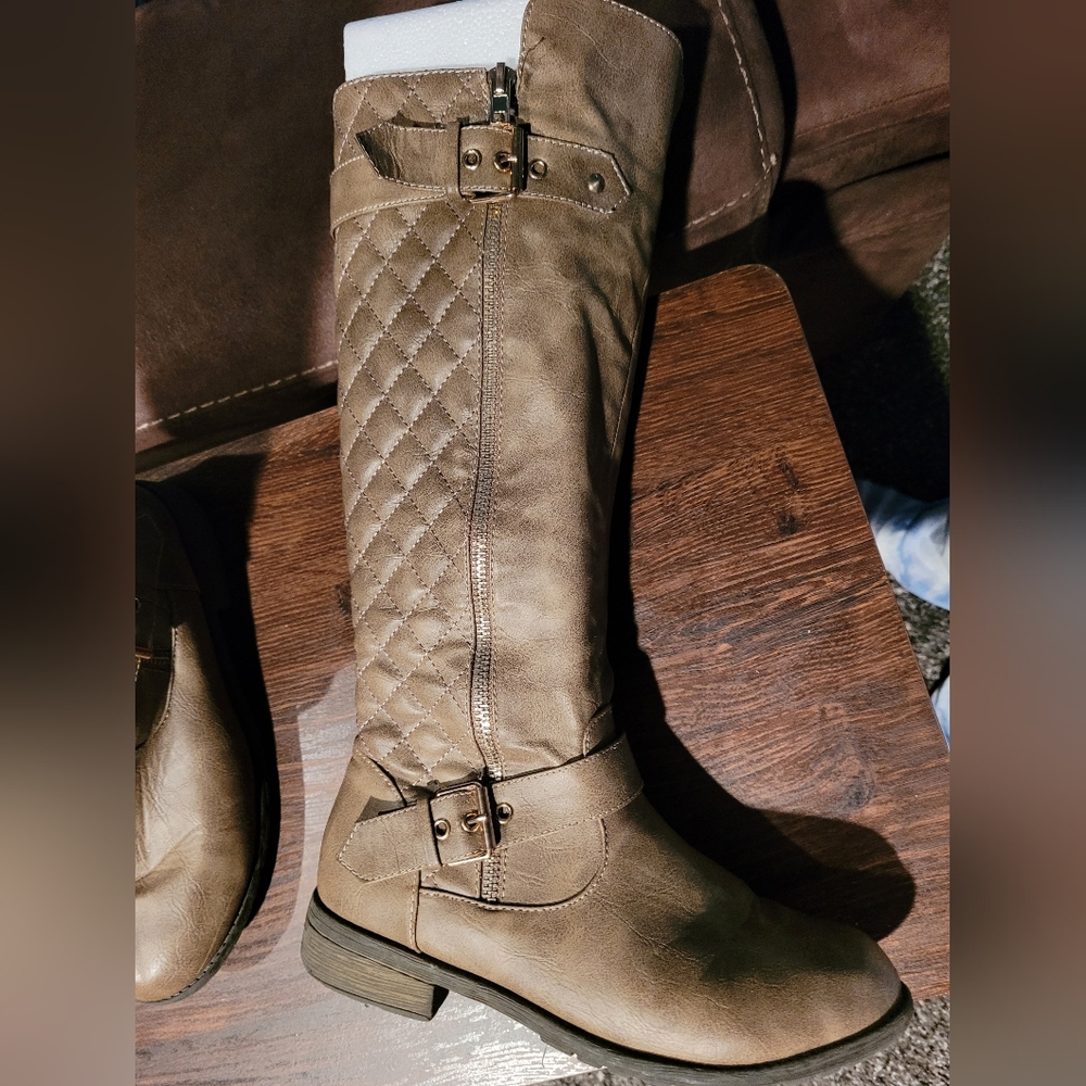 Boots - Picture 4 of 5